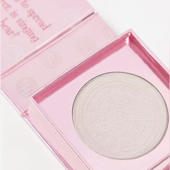 ELF Highlighter X Revolution "Jovie" - Picture 6 of 13